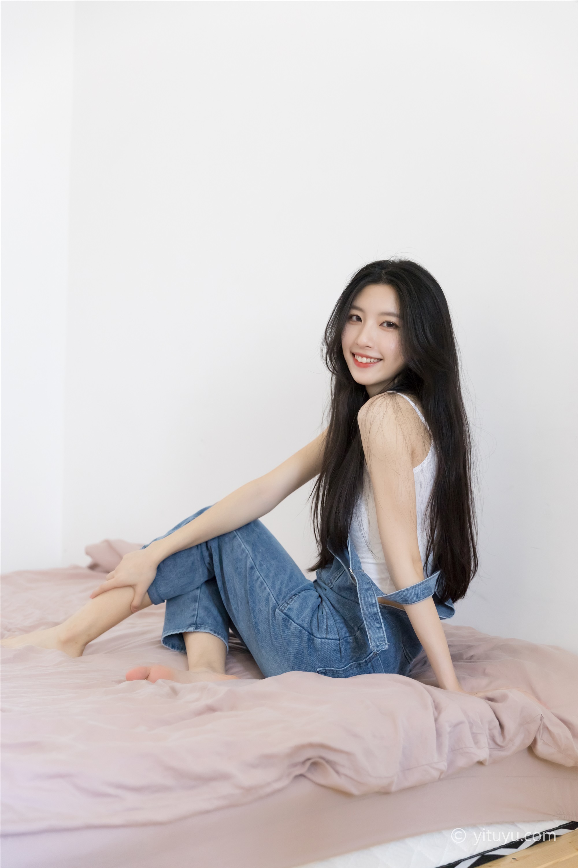 YITUYU 艺图语 2021.04.21 蓝色牛仔裤 小铟